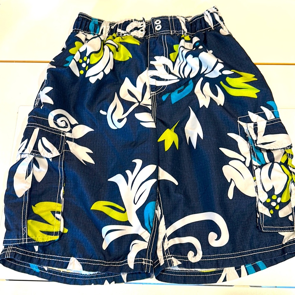 🔴Swim Trunks. Adult Small. Gently used. Missing front tie